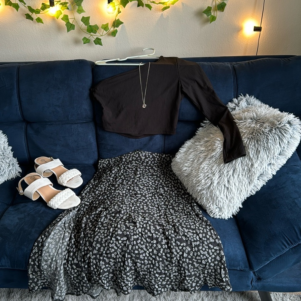 Selling this top and bottom. Off the shoulders with expose back. Medium skirt